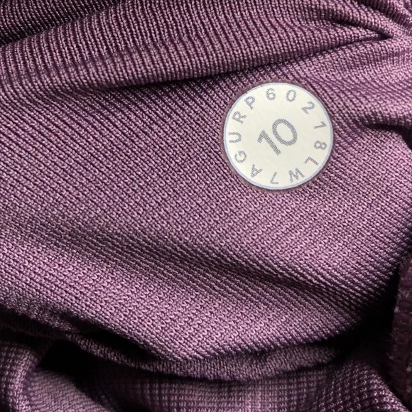 Lululemon Hotty Hot Short II *2.5" - Picture 3 of 6